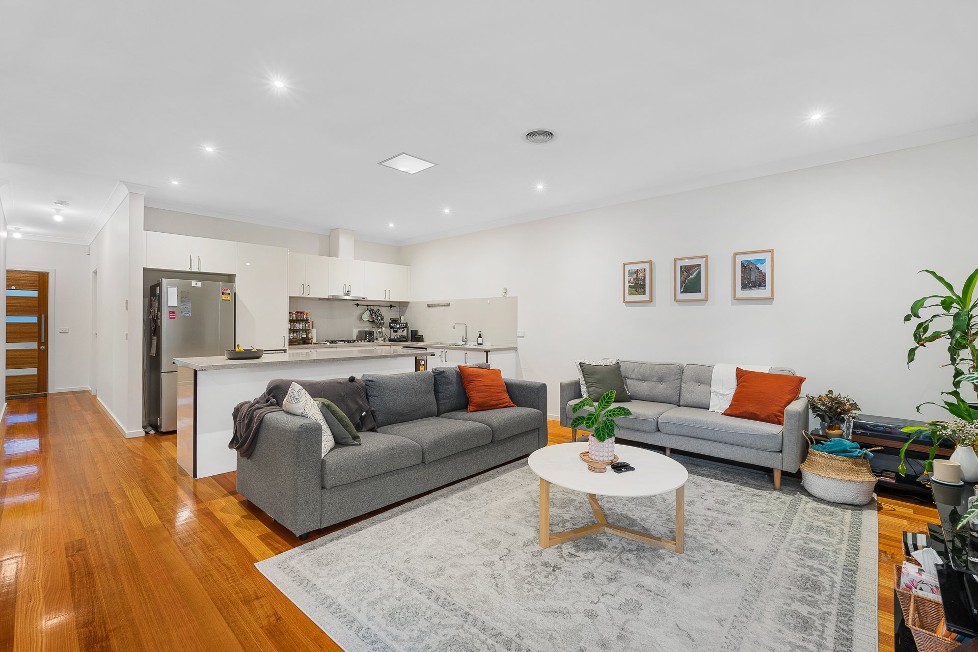 2/9 Valency Court, Mitcham image 5