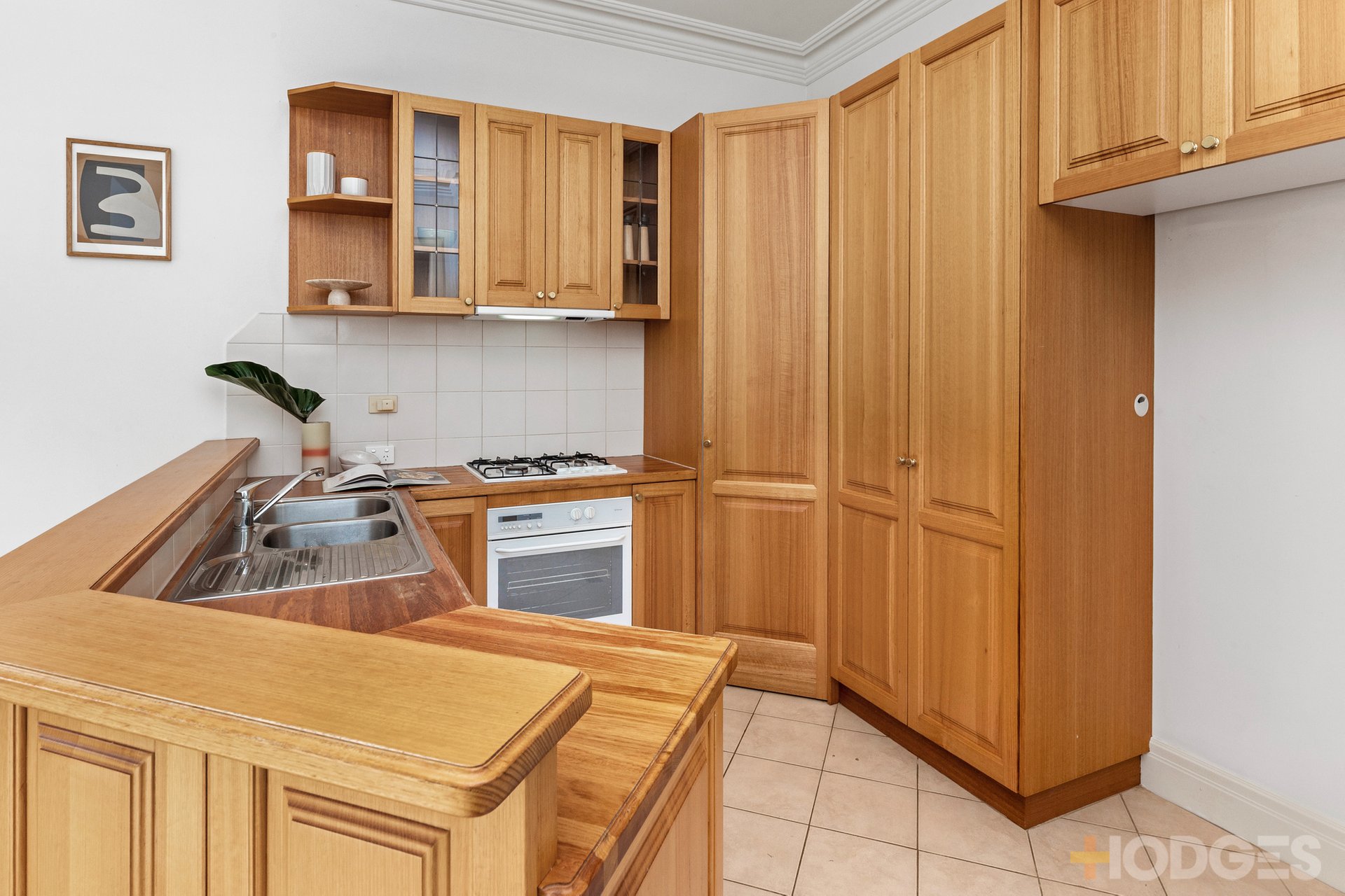 2 / 9 Well Street Brighton