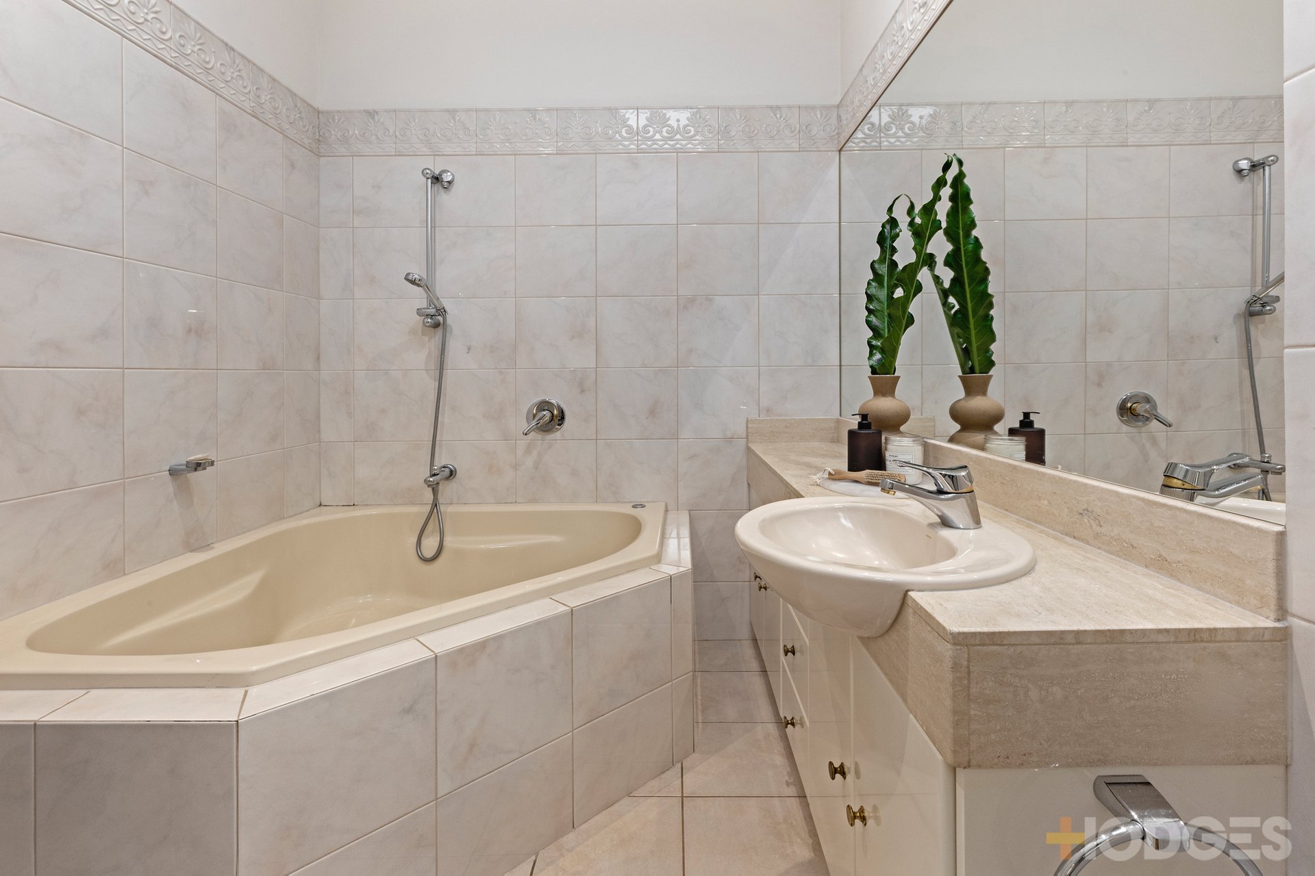2 / 9 Well Street Brighton