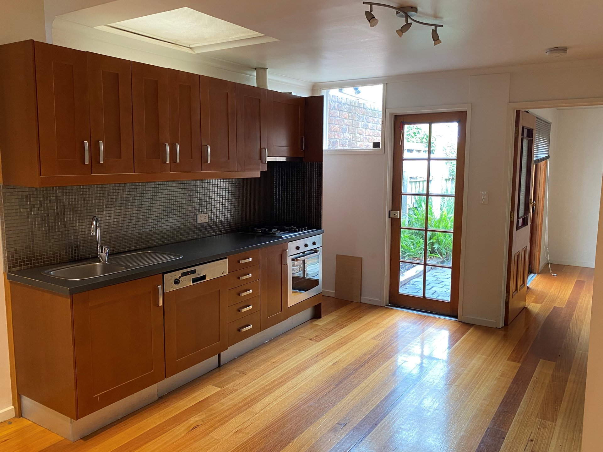 29 Wright Street, Middle Park image 2