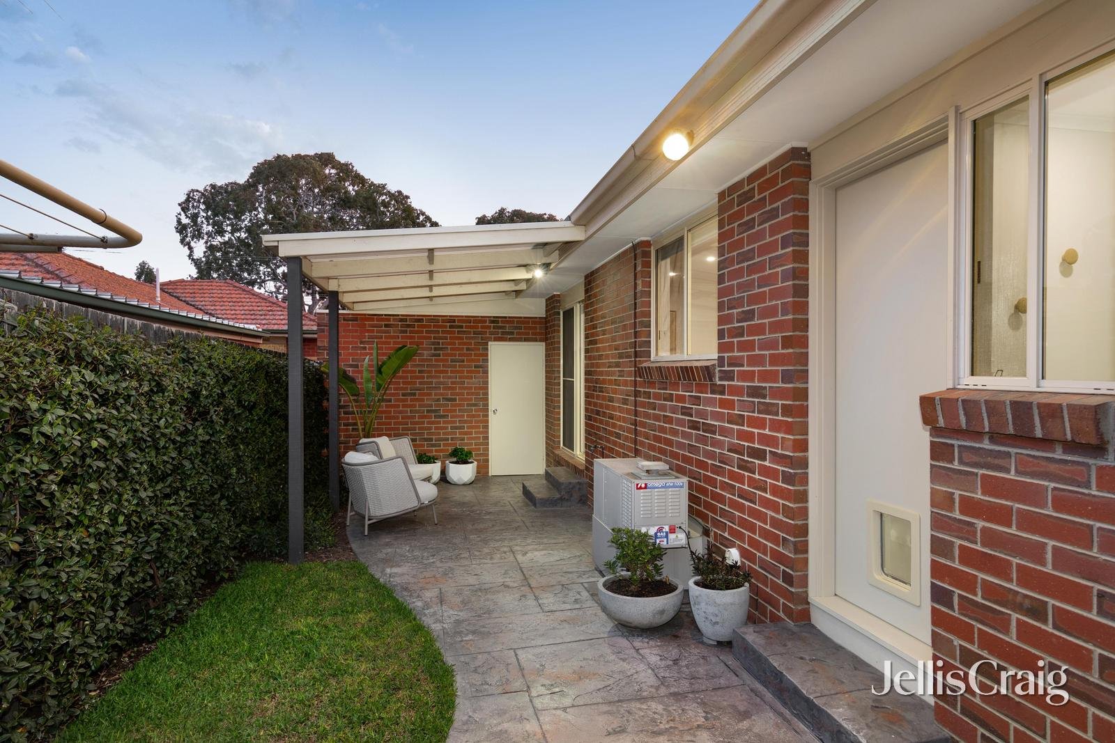 2/90 Erskine Road, Macleod image 13