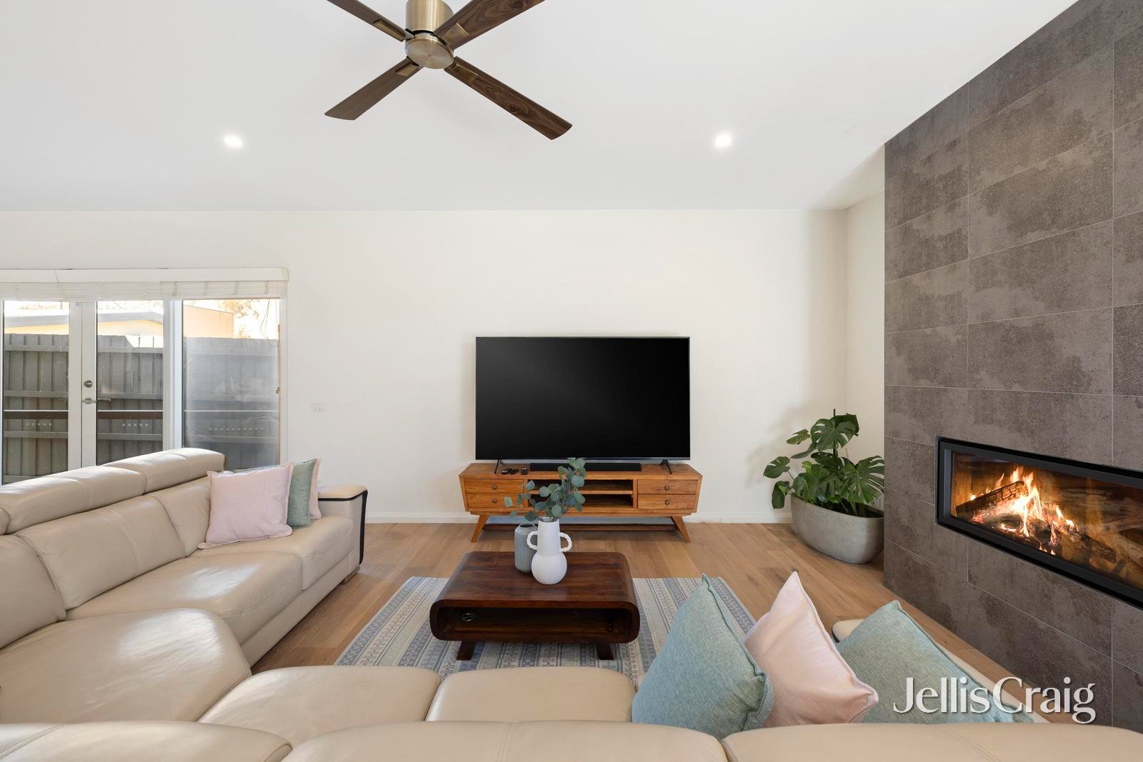 2/90 George Street, Doncaster&nbsp;East image 2