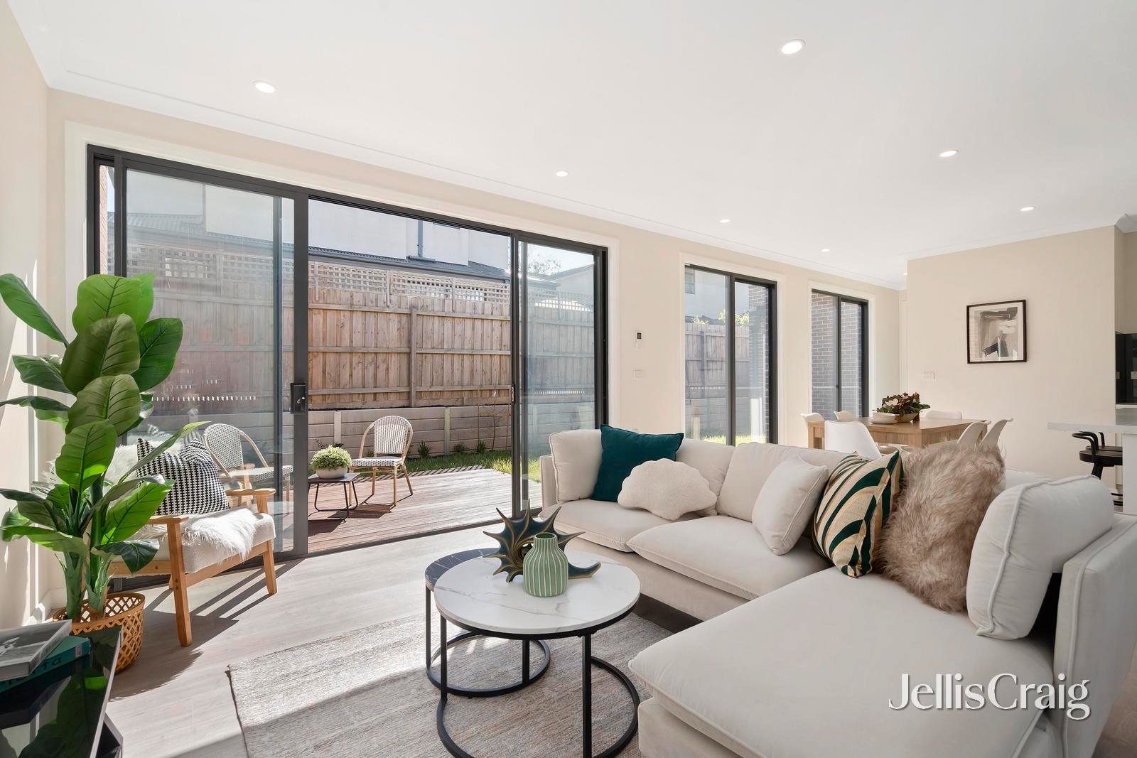 2/91 Wantirna Road, Ringwood image 2