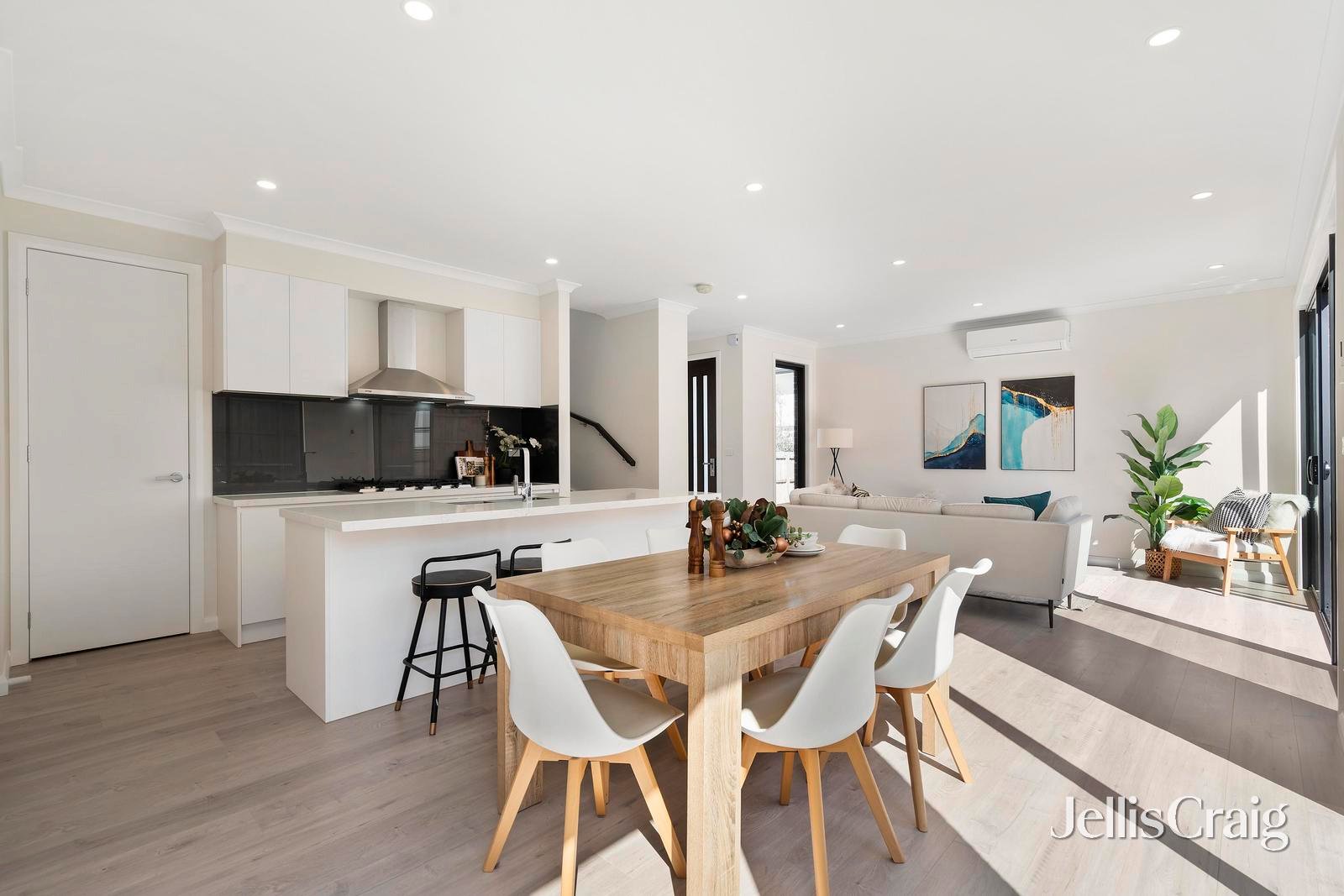 2/91 Wantirna Road, Ringwood image 4