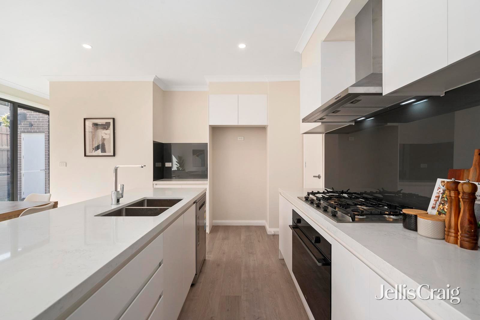 2/91 Wantirna Road, Ringwood image 6
