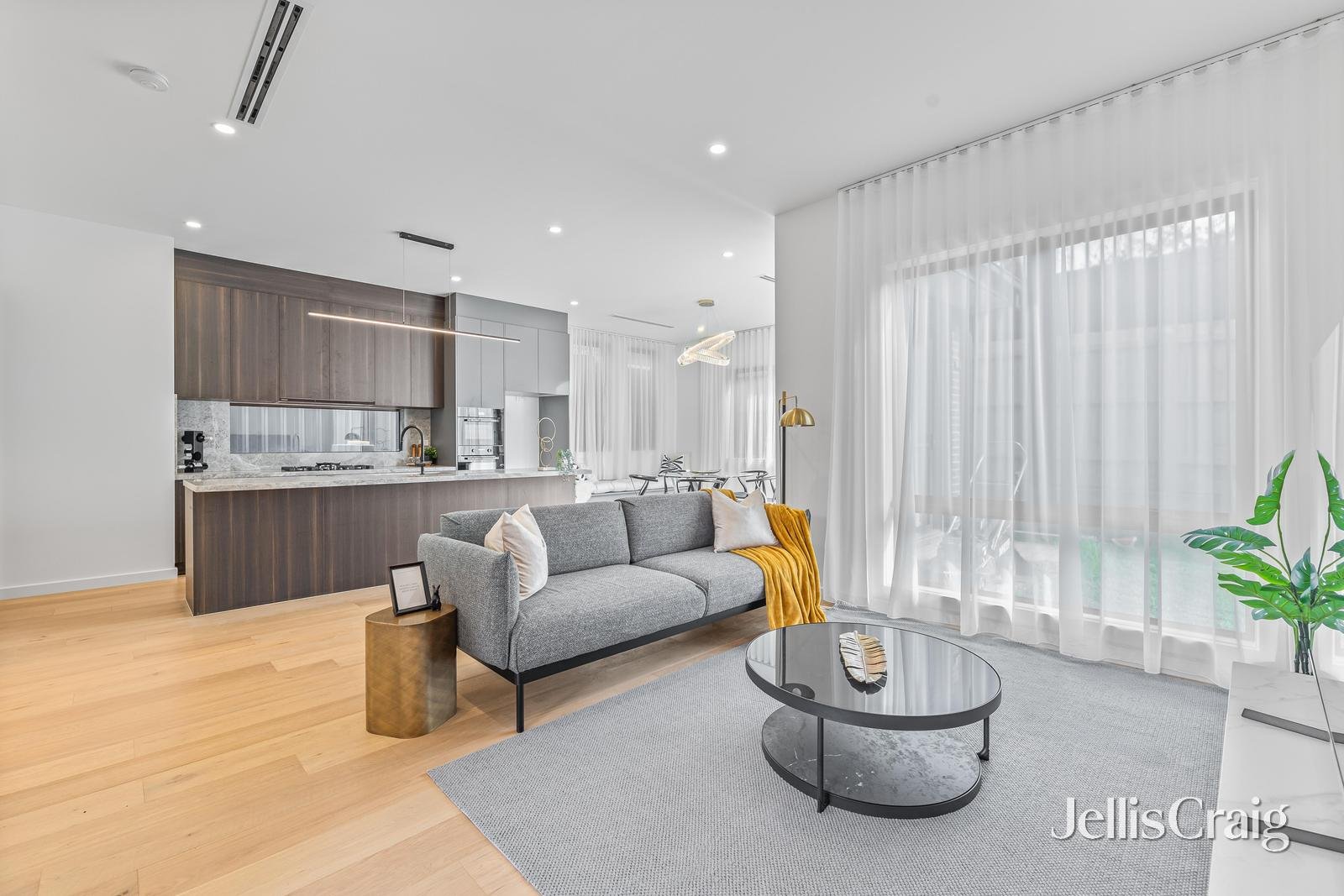 2/92 Kenmare Street, Mont Albert image 2