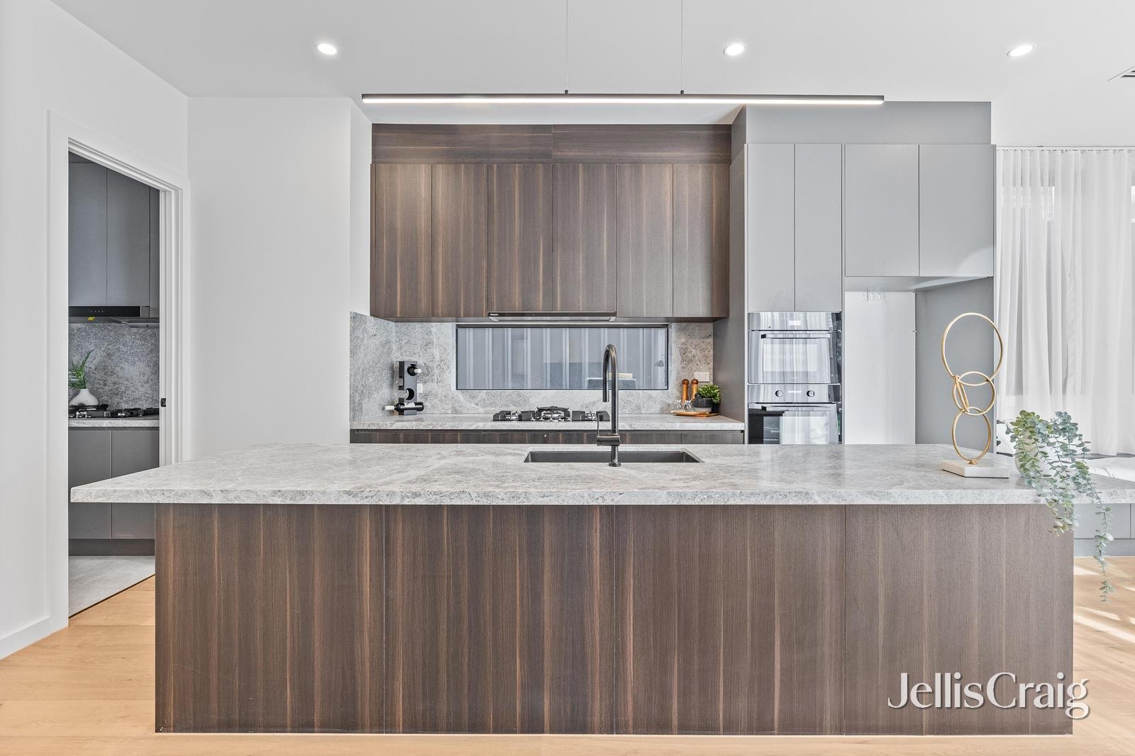 2/92 Kenmare Street, Mont Albert image 6