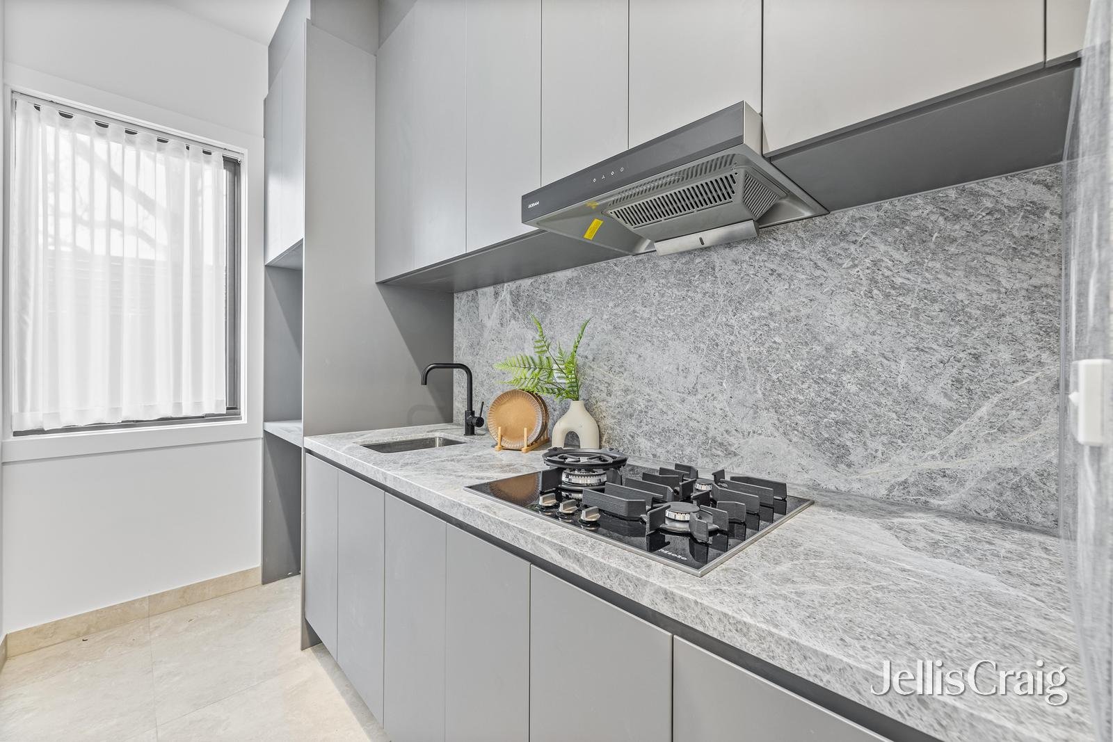 2/92 Kenmare Street, Mont Albert image 7