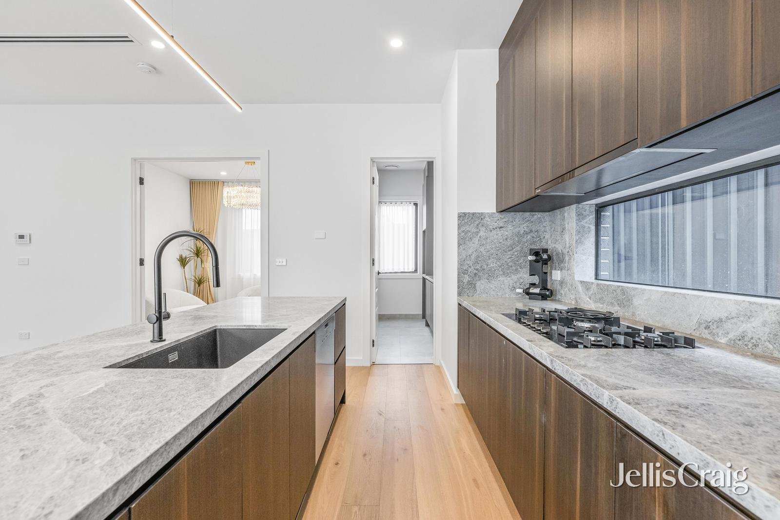2/92 Kenmare Street, Mont Albert image 8