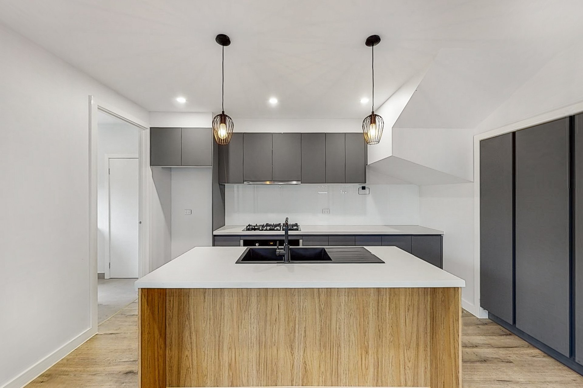 2/92 West Street, Hadfield image 3