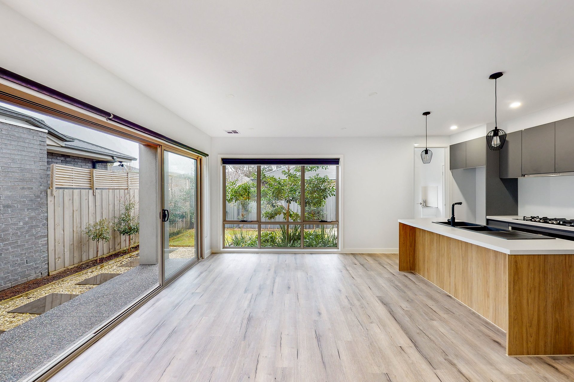 2/92 West Street, Hadfield image 2