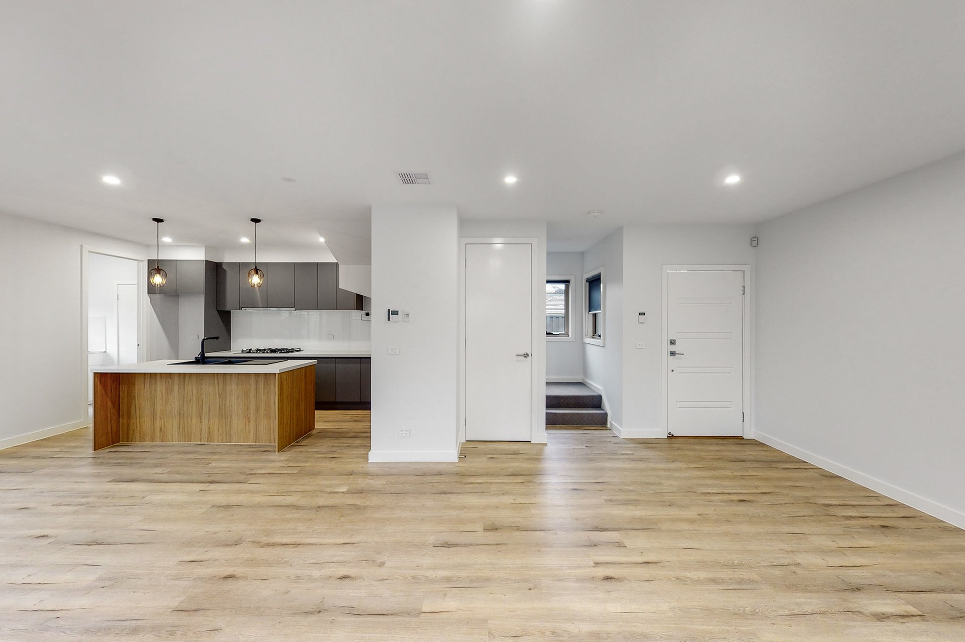2/92 West Street, Hadfield image 1