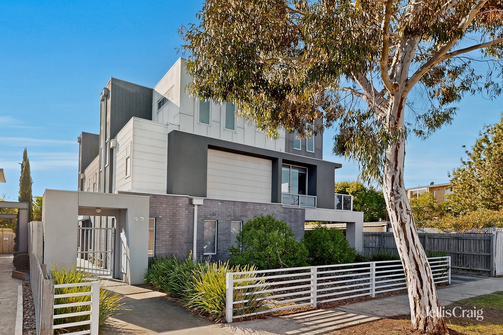 2/93 Harding Street, Coburg image 2