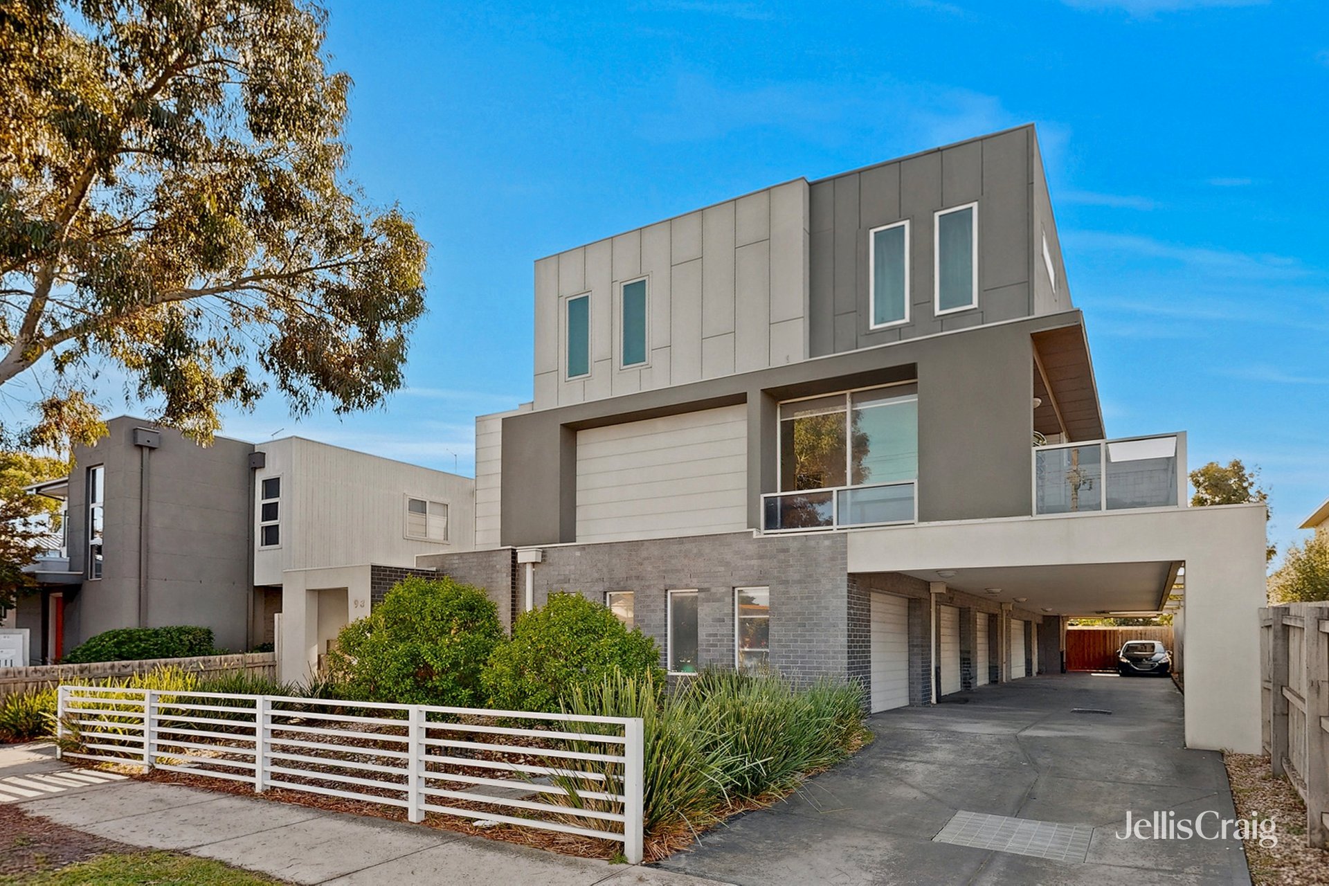 2/93 Harding Street, Coburg image 1