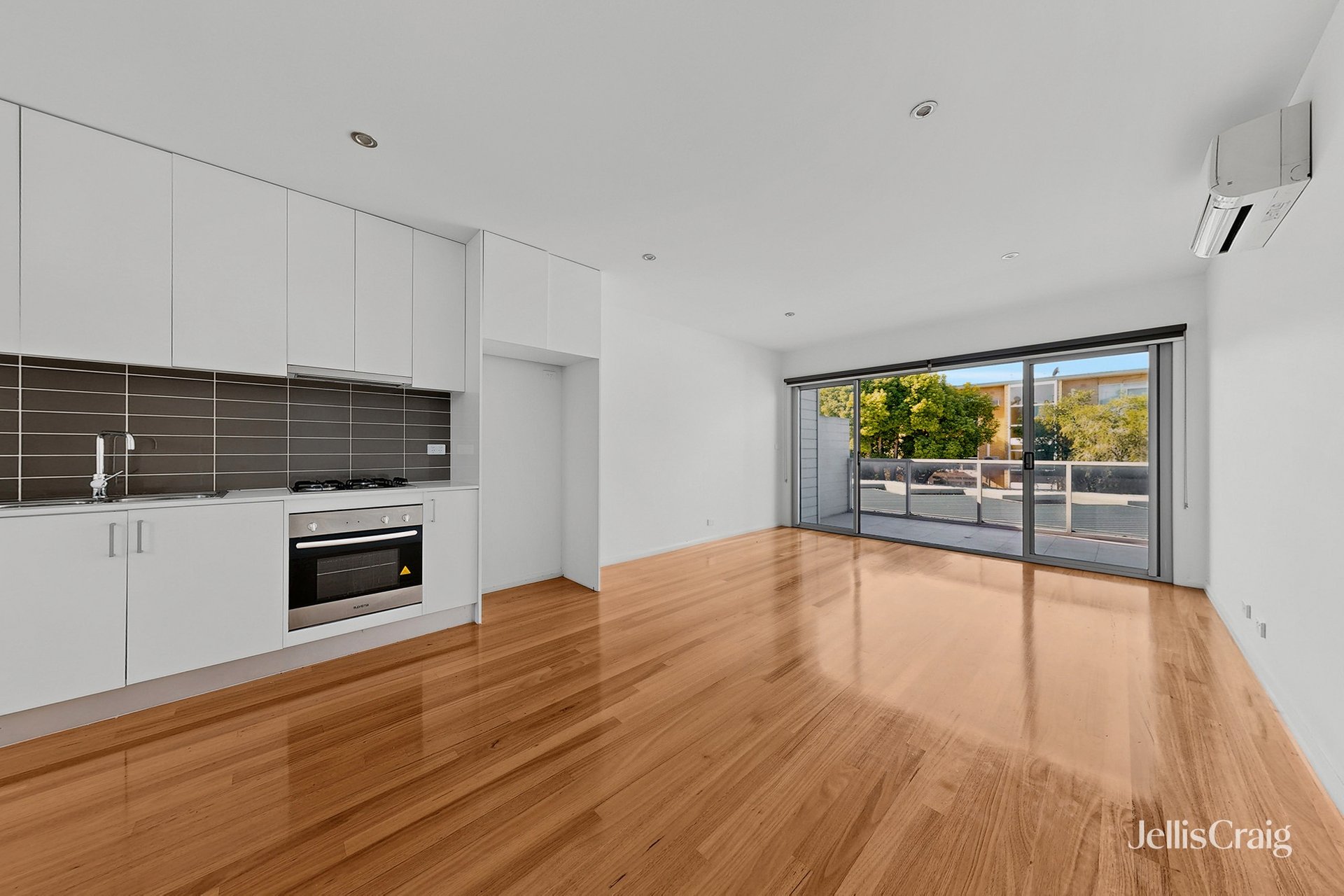 2/93 Harding Street, Coburg image 5