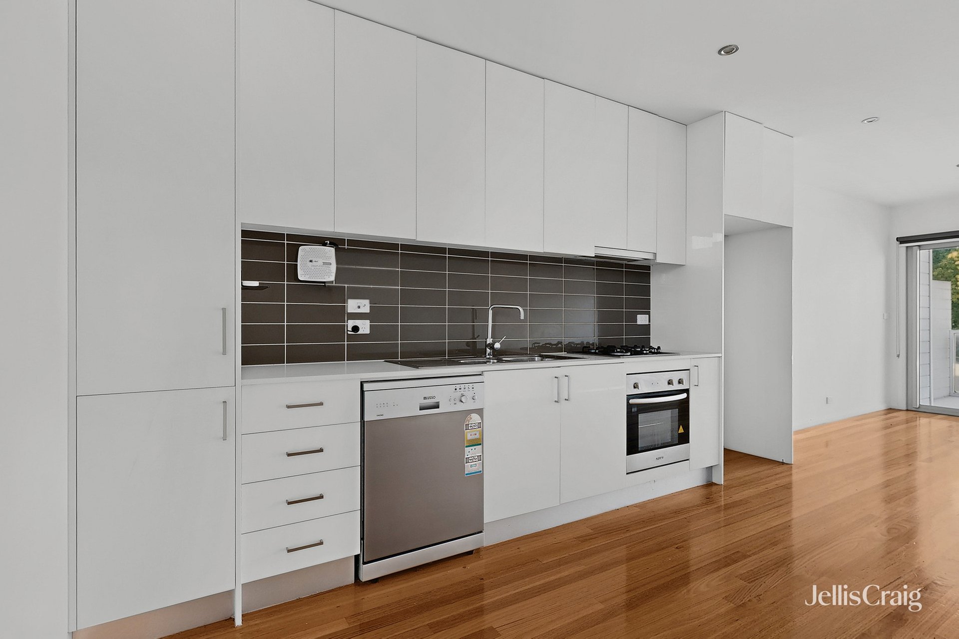 2/93 Harding Street, Coburg image 4