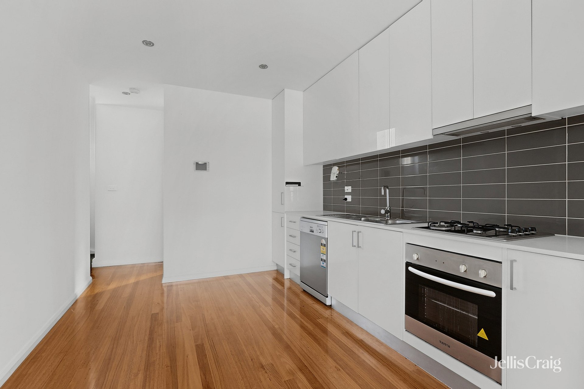 2/93 Harding Street, Coburg image 3