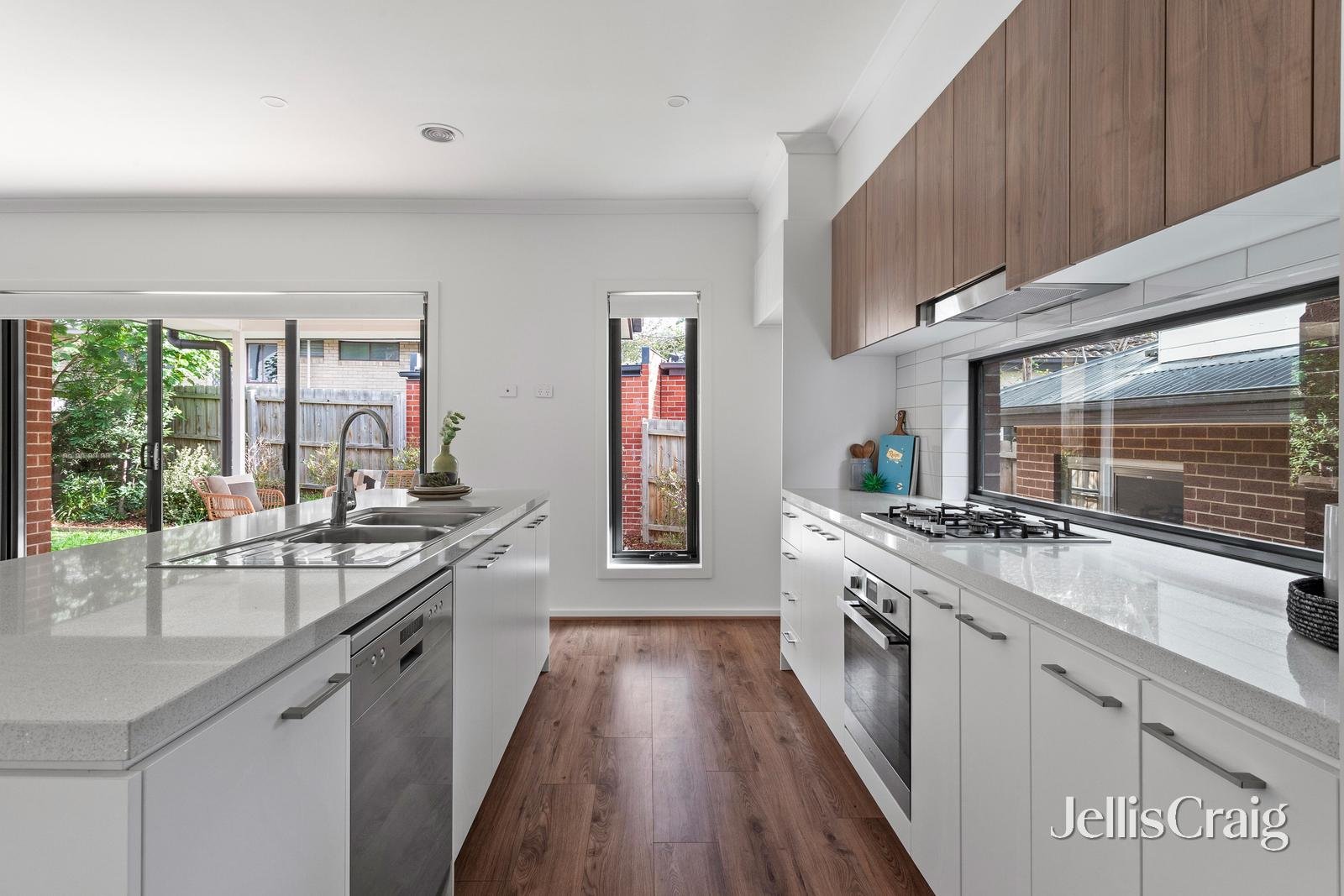 2/93 Hull Road, Croydon image 2