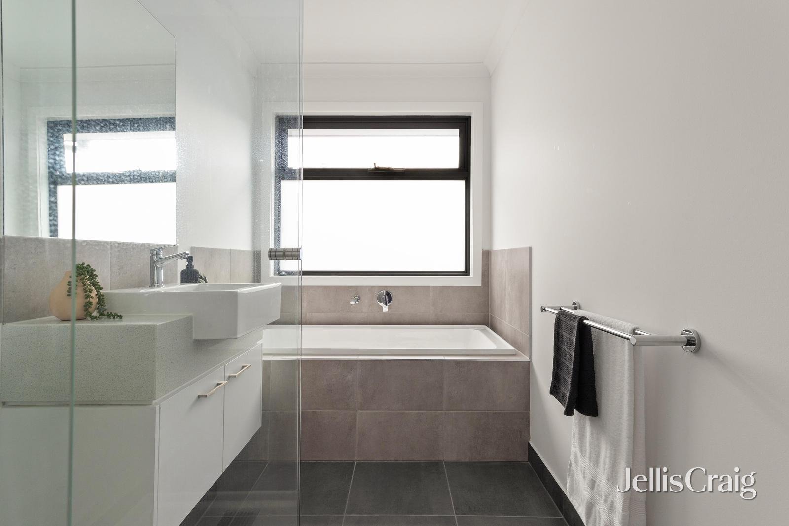 2/93 Hull Road, Croydon image 9