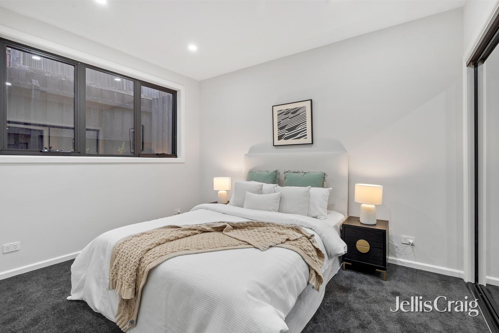 2/93 Taylors Lane, Rowville image 8