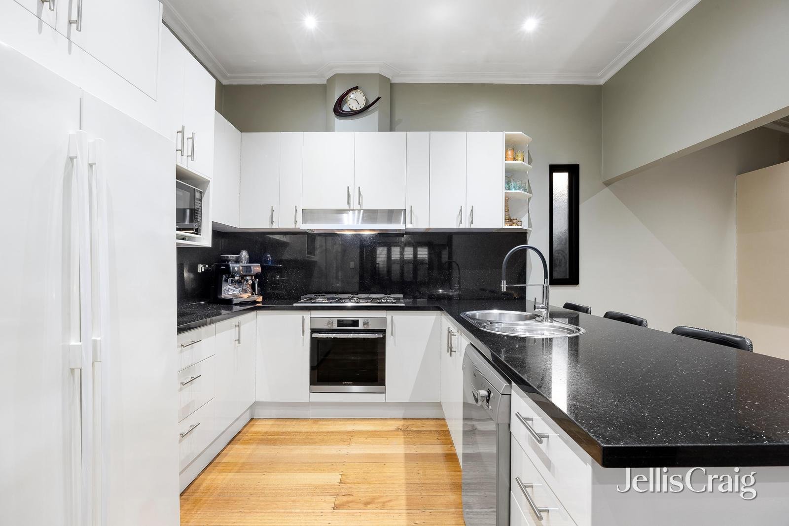 294 Bell Street, Coburg image 3