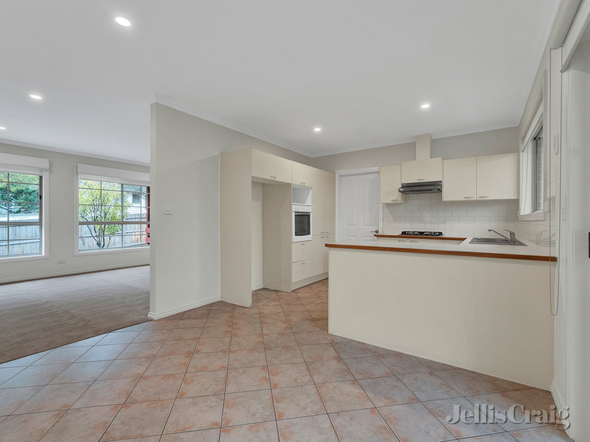 2/94 Bridge Street, Eltham image 3