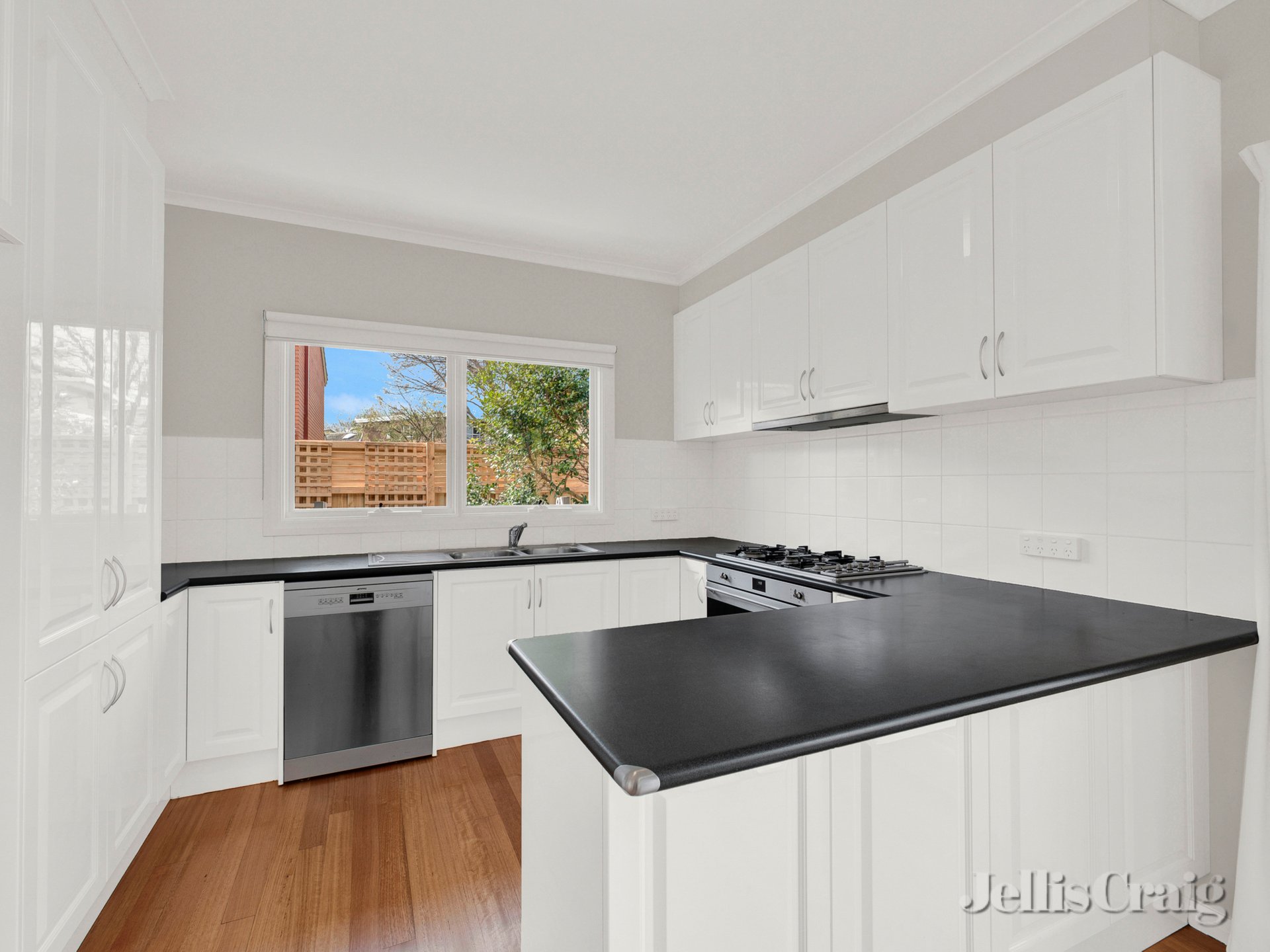 2/94 Locksley Road, Ivanhoe image 2