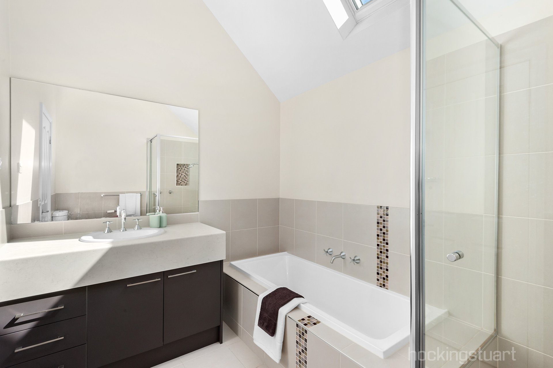 Property Gallery Thumbnail 6