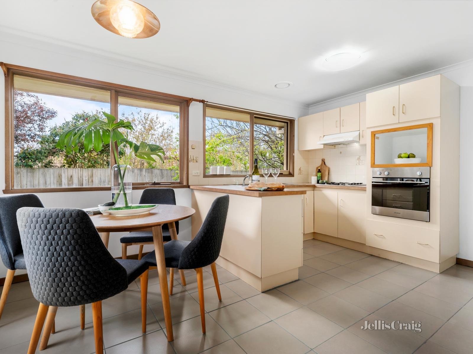 2/941 Doncaster Road, Doncaster East image 3