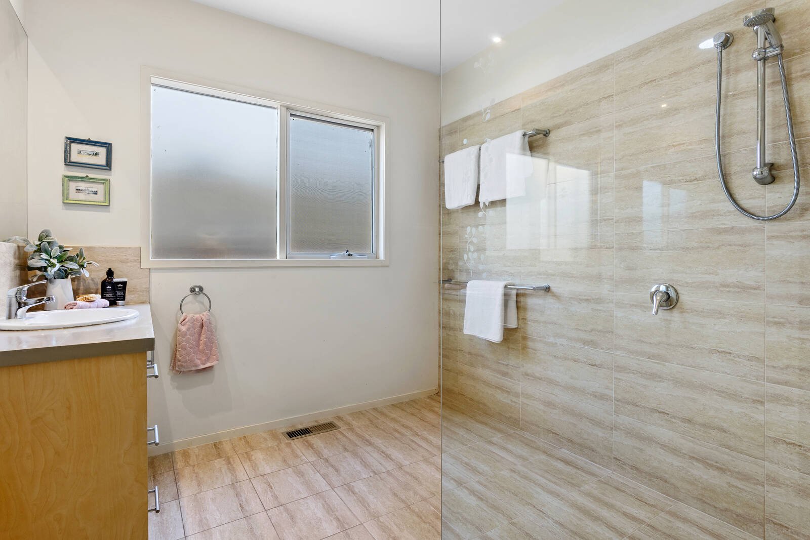 Property Gallery Thumbnail 8