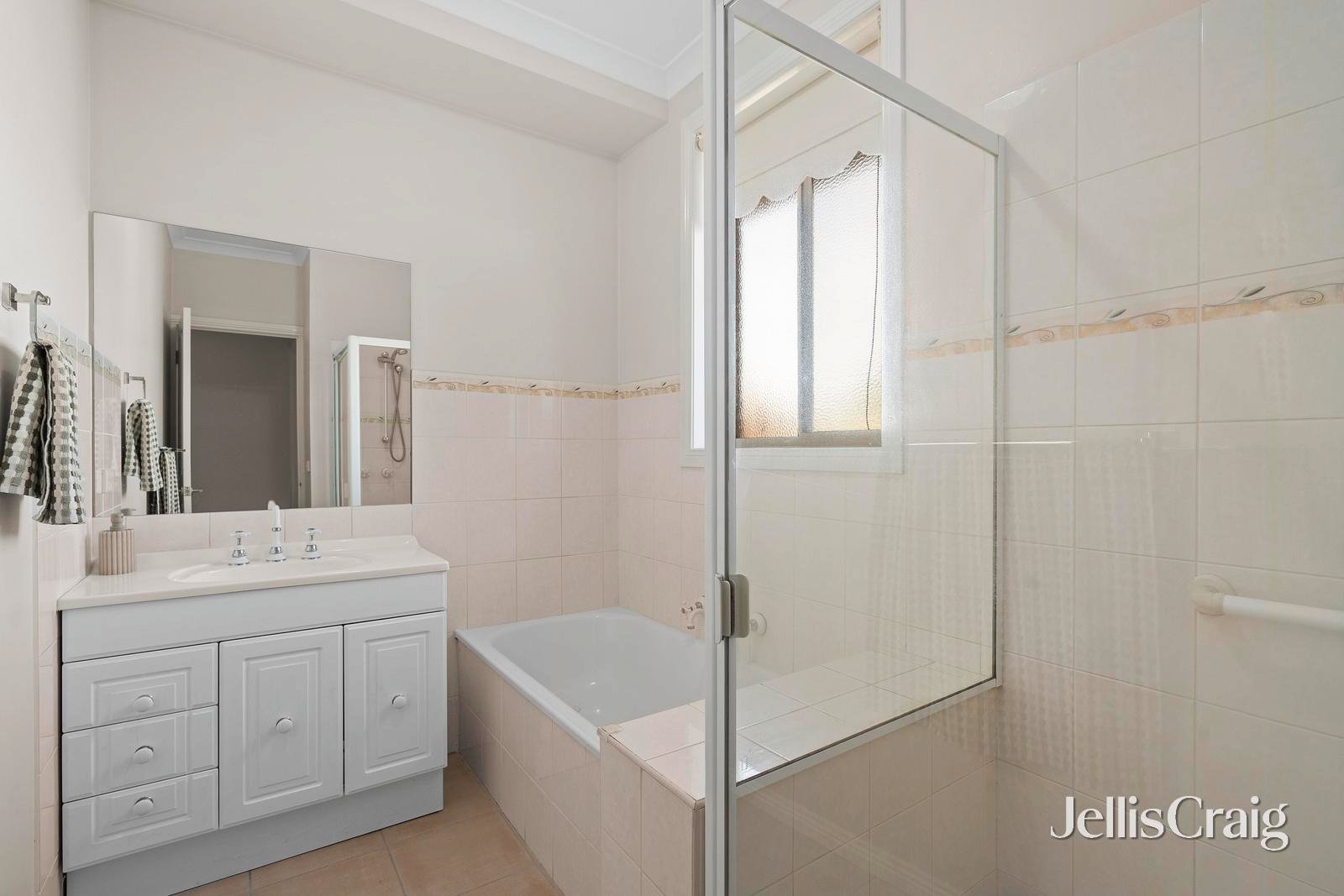 2/97 Mountain View Road, Montmorency image 6
