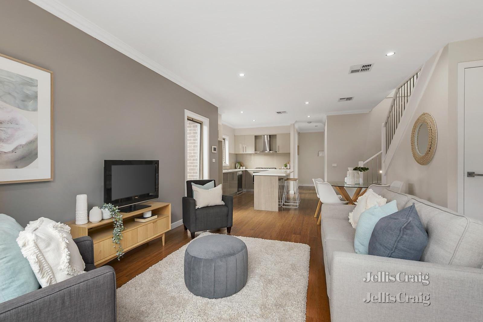 2/97 Rooks Road, Mitcham image 2