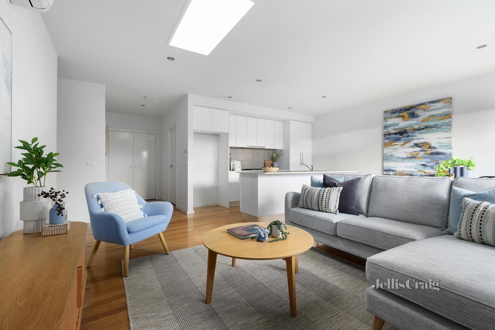 2/98 Normanby Avenue, Thornbury image 2