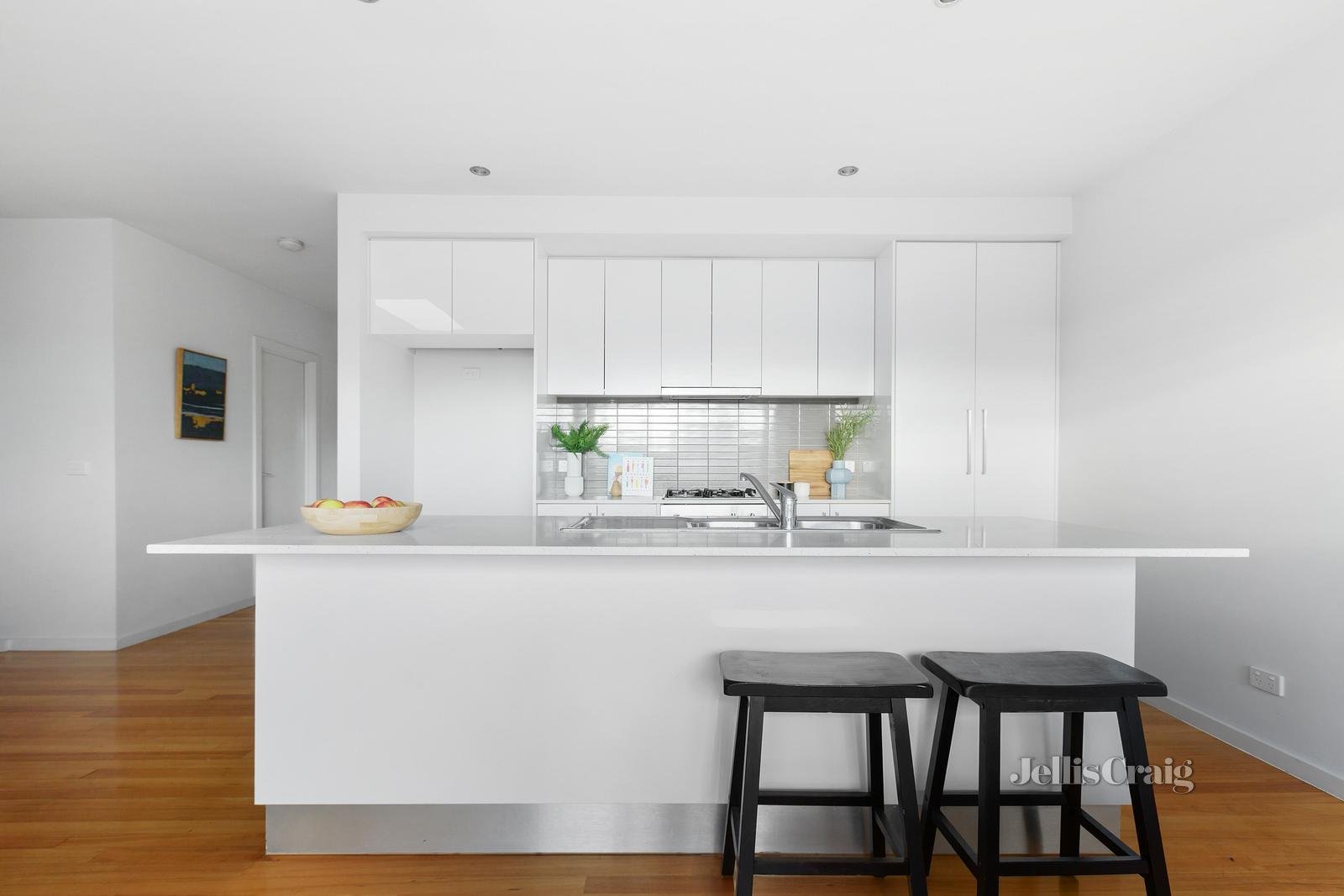 2/98 Normanby Avenue, Thornbury image 3