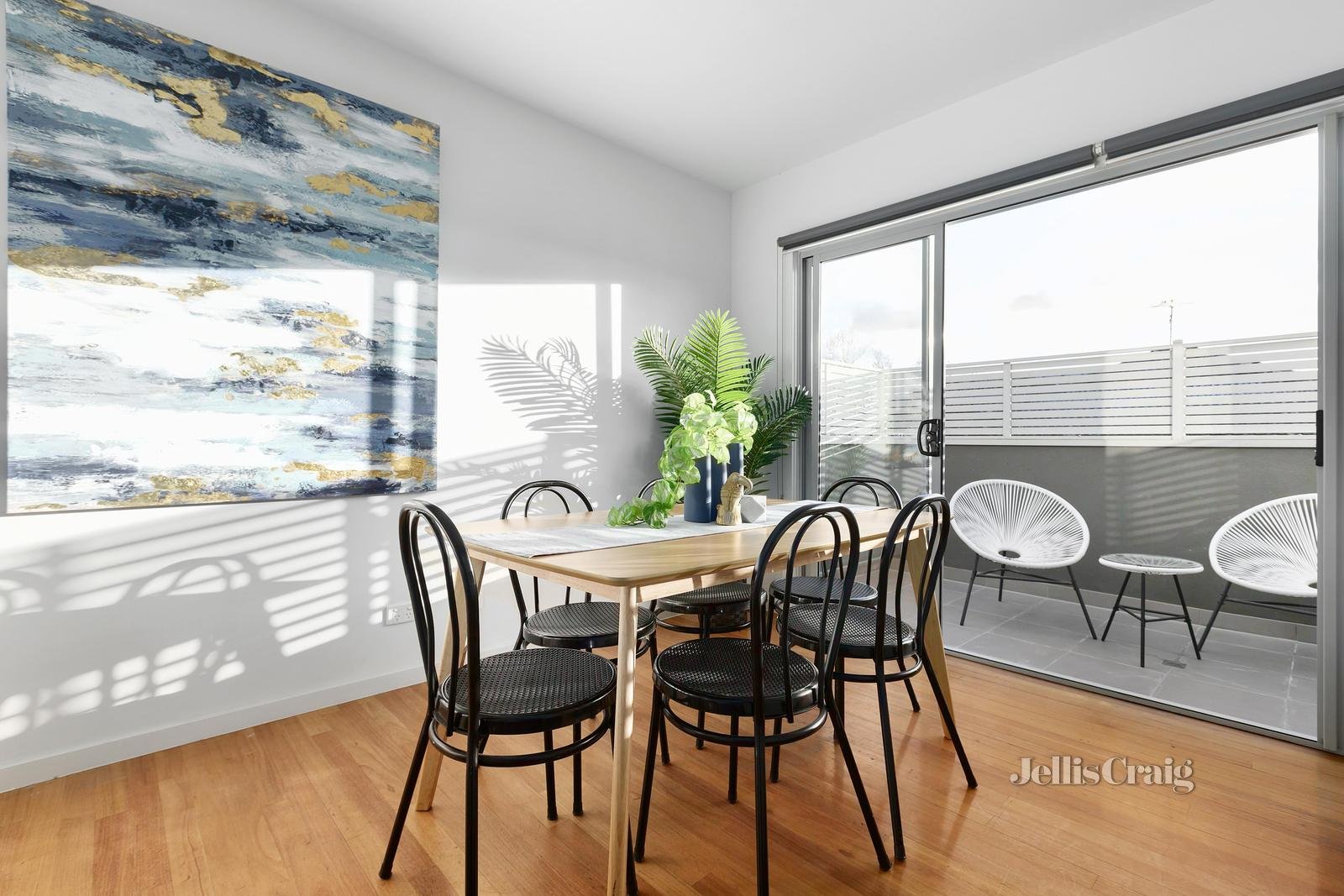 2/98 Normanby Avenue, Thornbury image 4