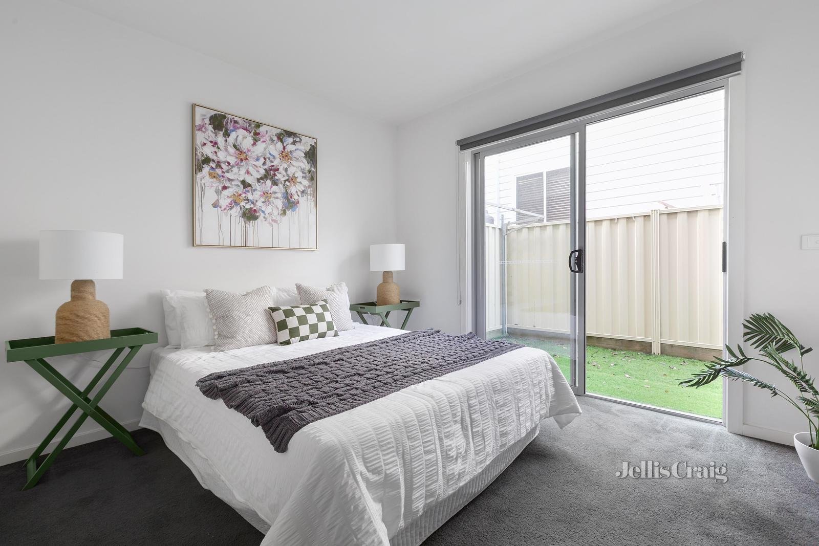 2/98 Normanby Avenue, Thornbury image 7
