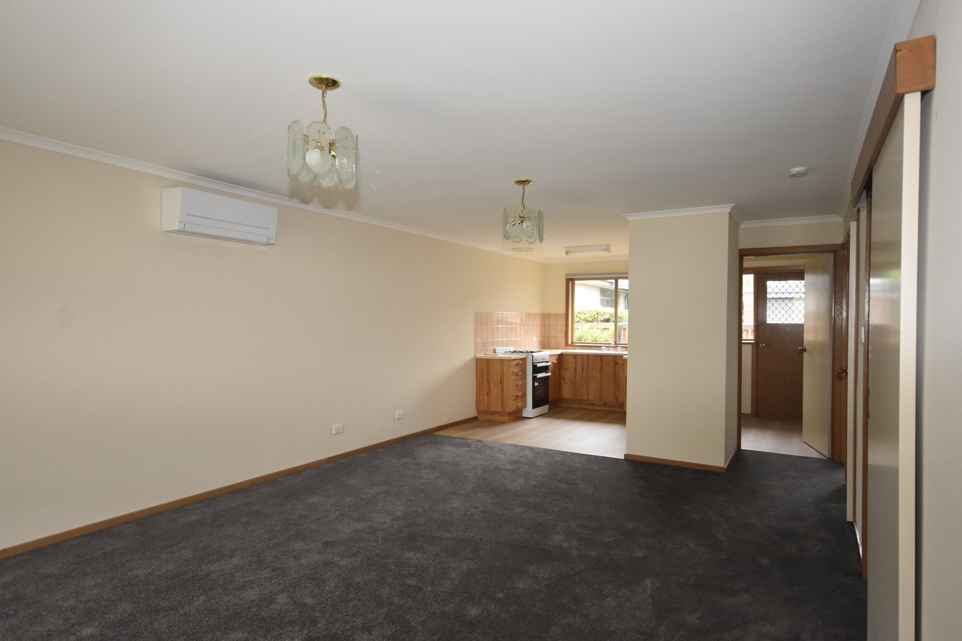 2/98 Sherlock Road, Mooroolbark image 3