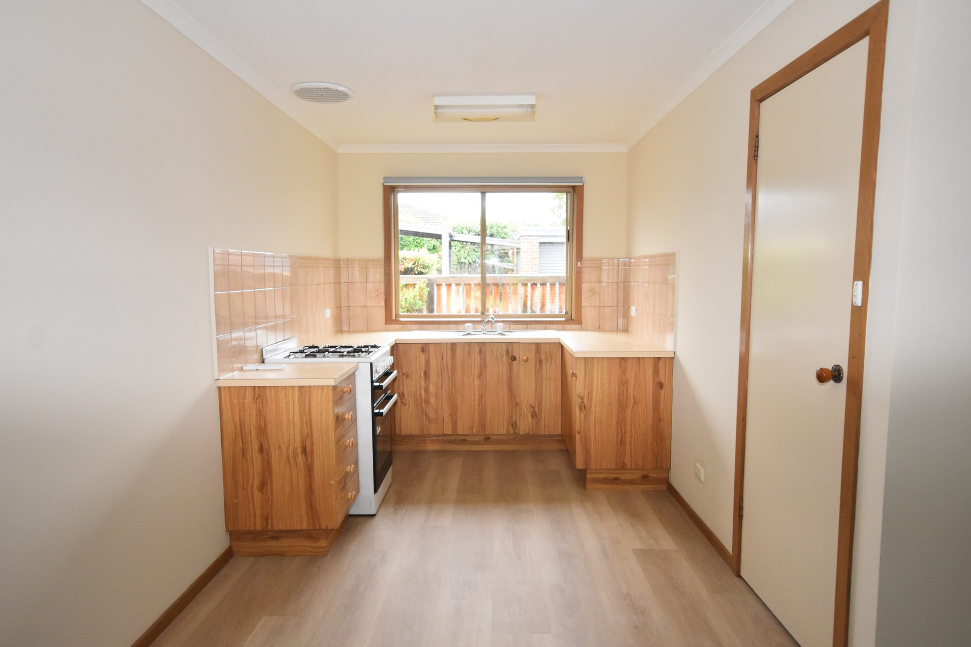 2/98 Sherlock Road, Mooroolbark image 4