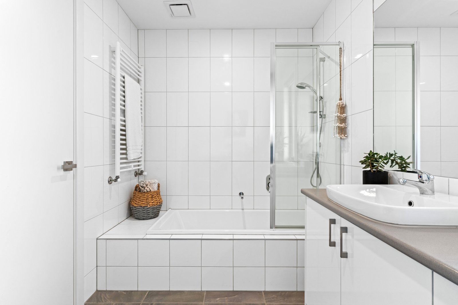 Property Gallery Thumbnail 6