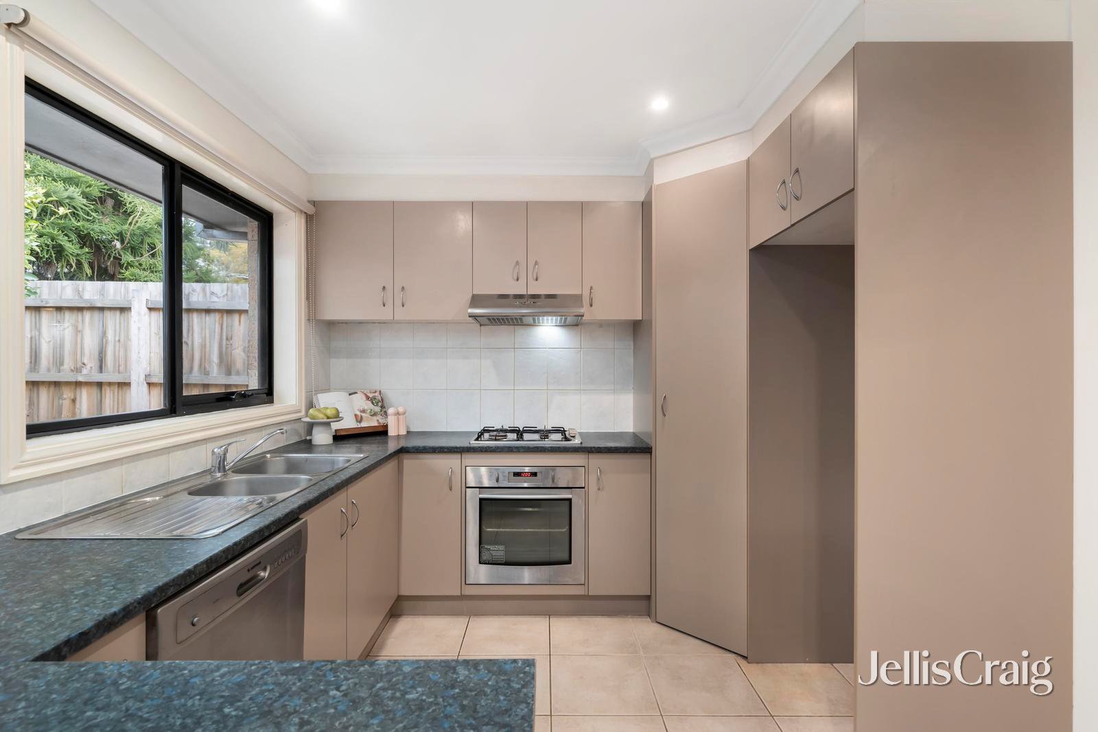 29A Jesmond Road, Croydon image 4