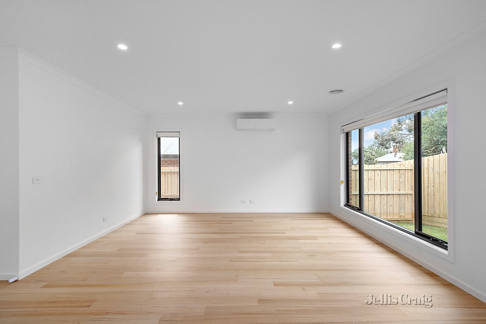 2/9A Peake Street, Golden Point image 2