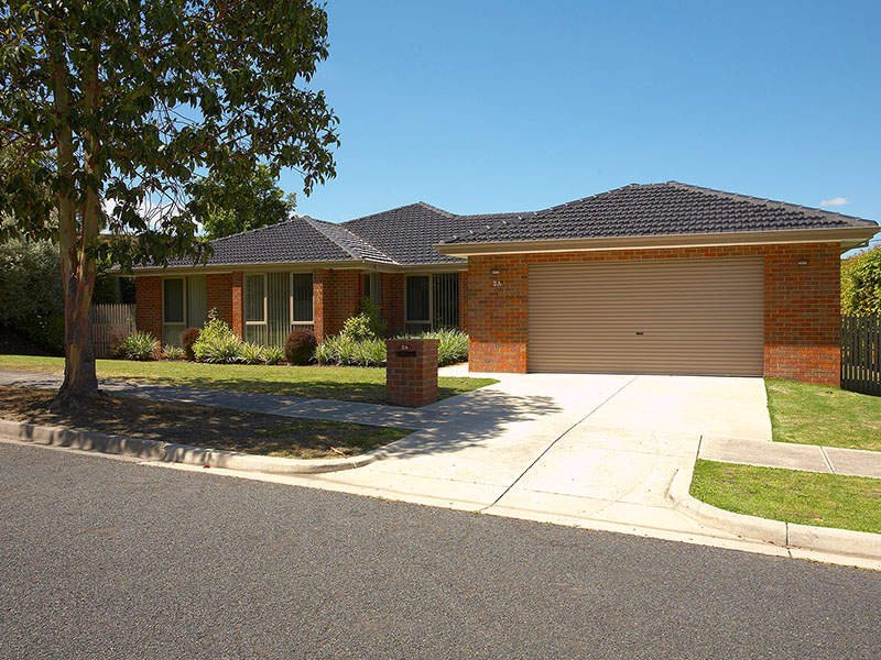 2A Andrew Crescent, Croydon South image 2