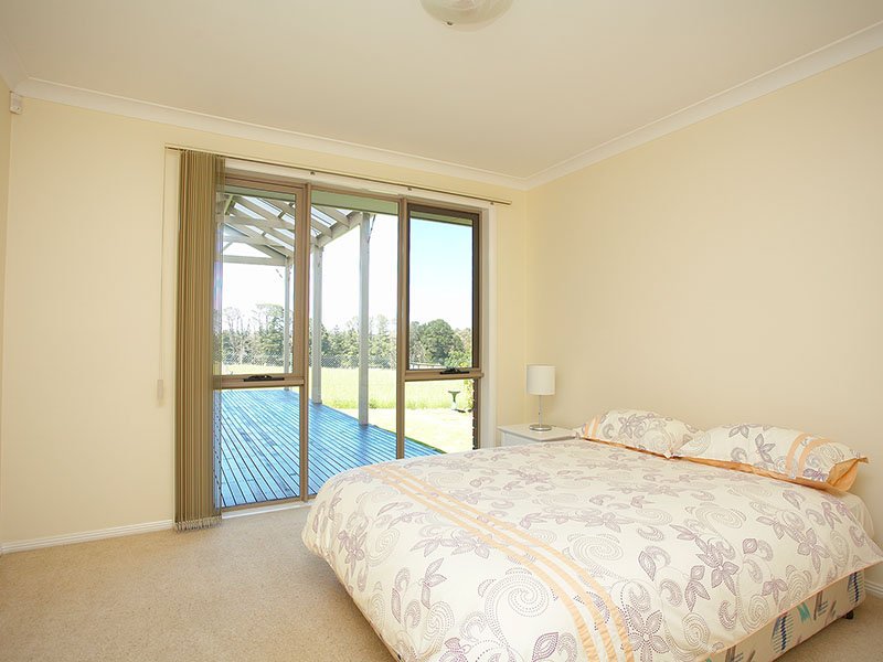 2A Andrew Crescent, Croydon South image 7