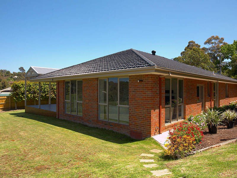 2A Andrew Crescent, Croydon South image 9
