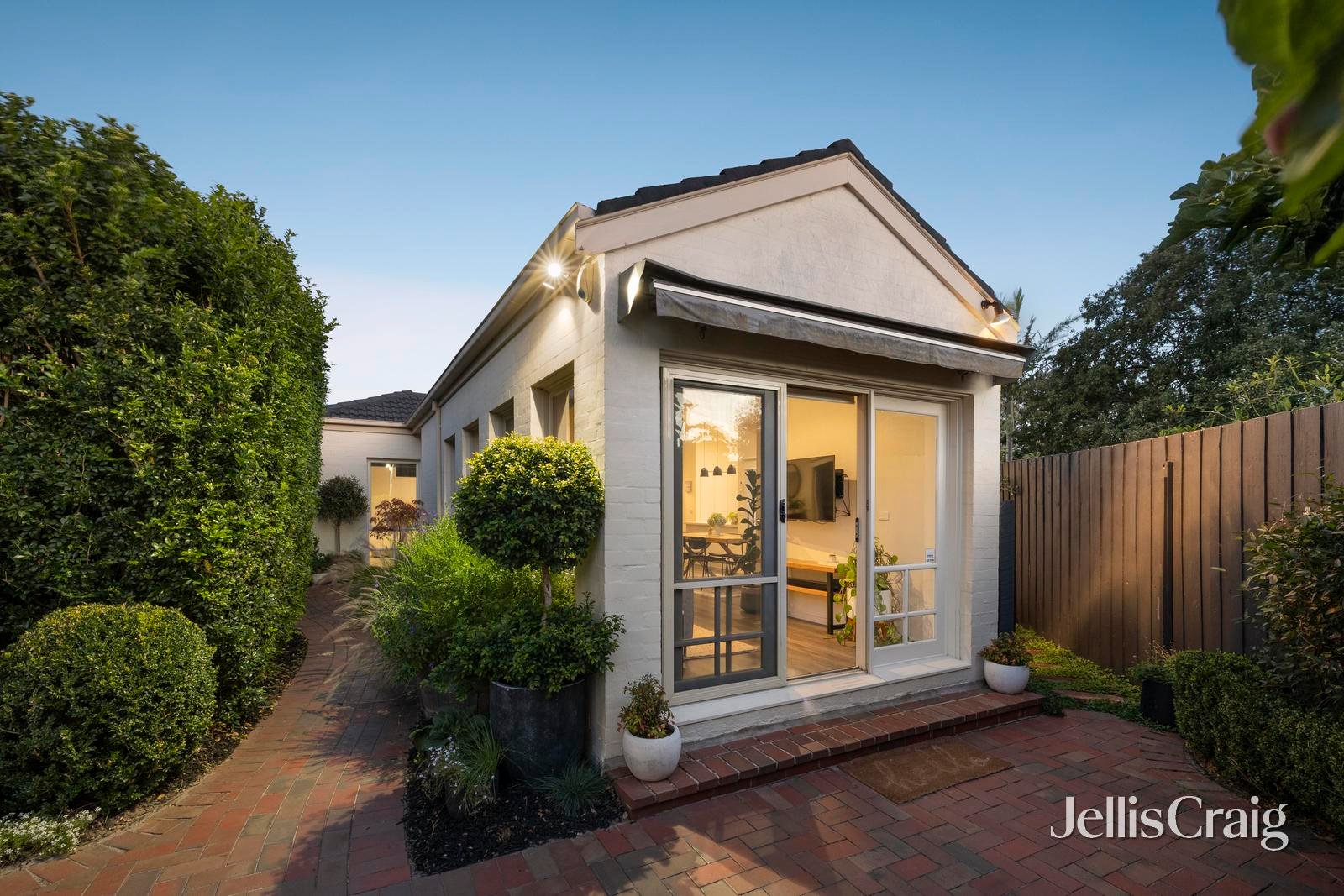 2a Anstee Grove, Bentleigh image 1