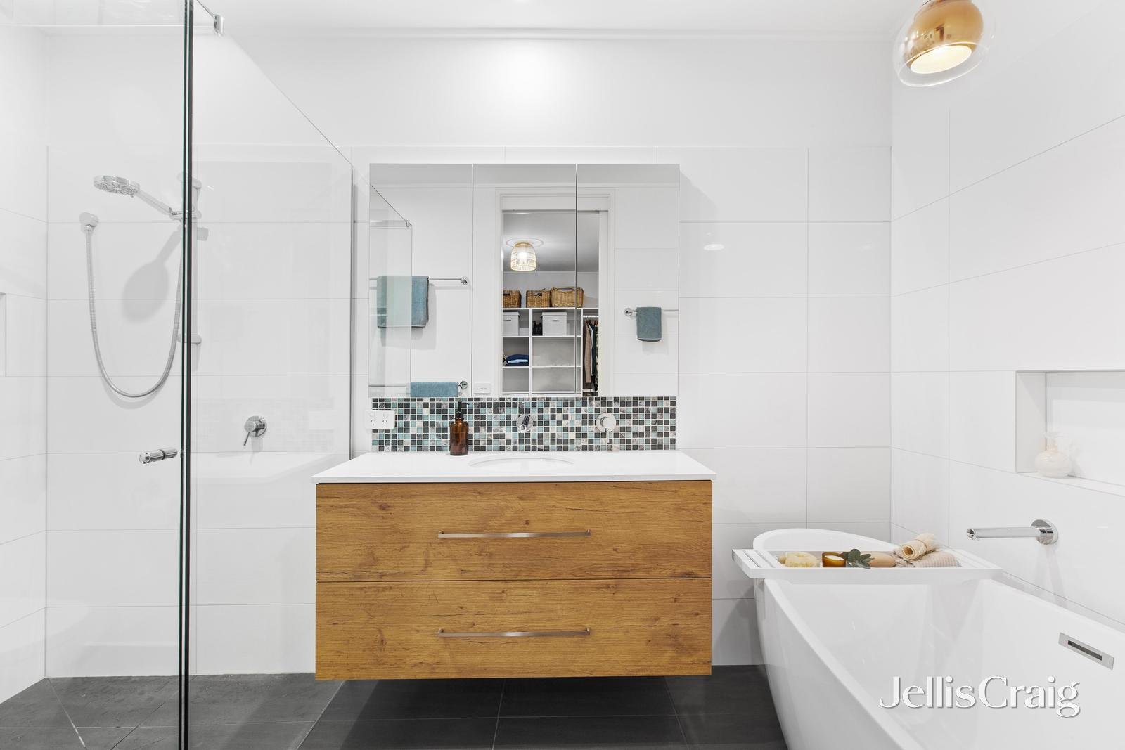 2A Boongarry Avenue, Blackburn image 12