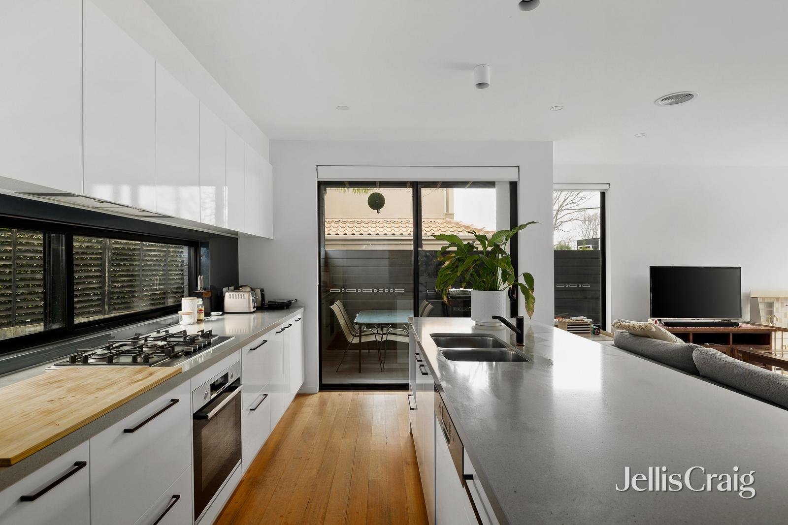 2A Crozier Court, Mckinnon image 3