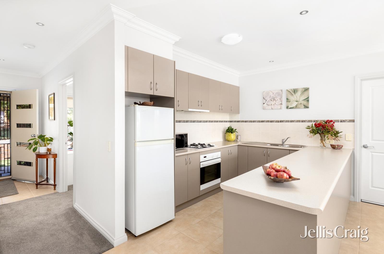 2A Dunrobin Court, Ballarat North image 2