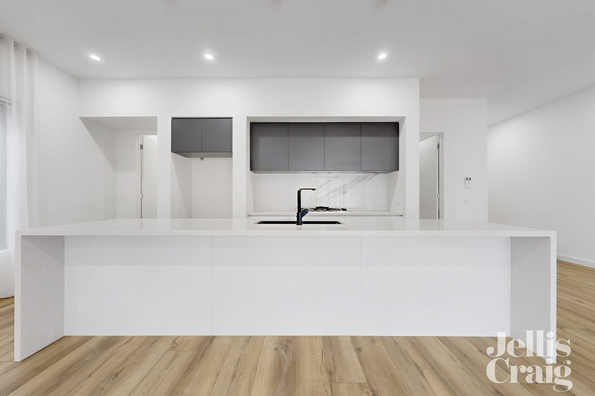 2A Durward Avenue, Glen Waverley image 3