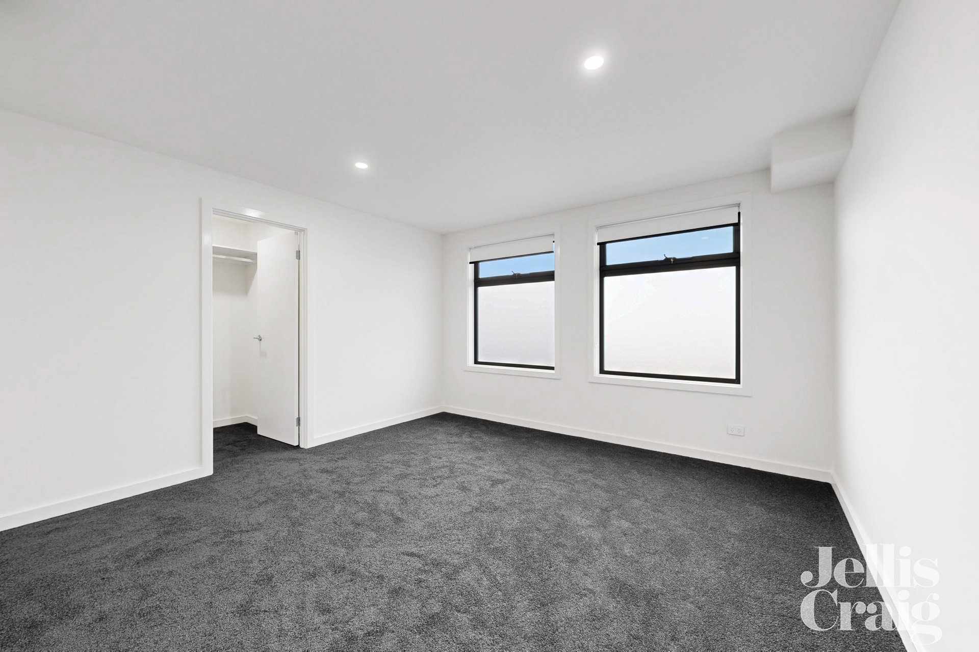 2A Durward Avenue, Glen Waverley image 8